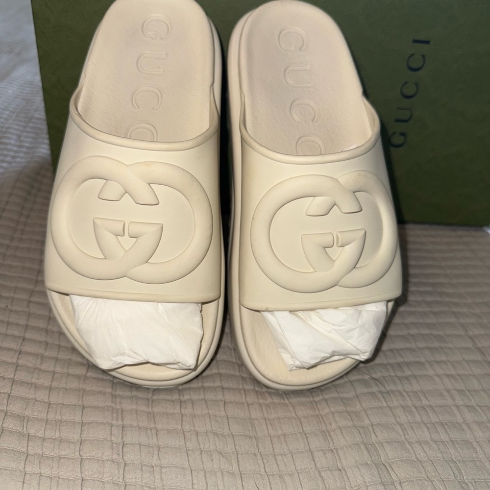 Gucci Soft Rubber GG Logo Slides Sandals Off White Size 34 (US 4)